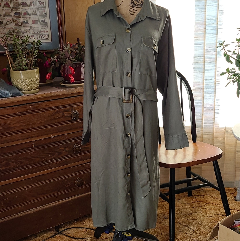 NWT Medium Length button up belted dress.